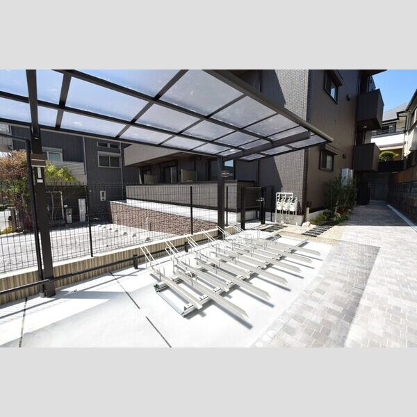 現地周辺 (駐輪場)