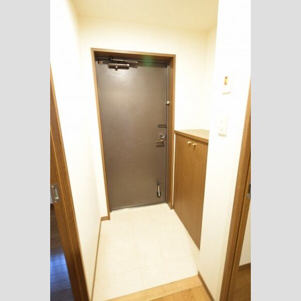 玄関 (玄関スペース)