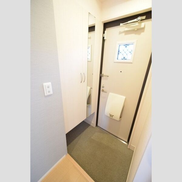 玄関 (玄関スペース)