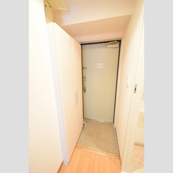 玄関 (玄関スペース)