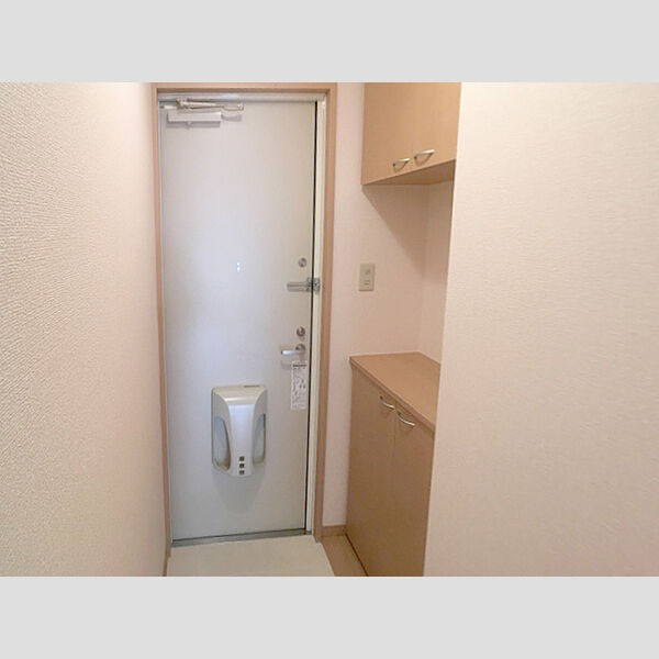 玄関 (玄関スペース)