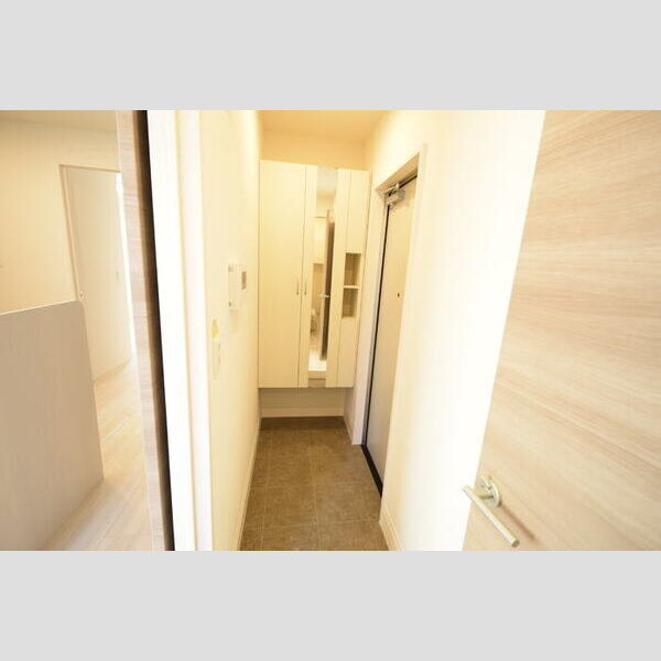 玄関 (玄関スペース)