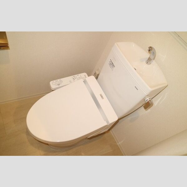 トイレ (温水洗浄暖房便座)