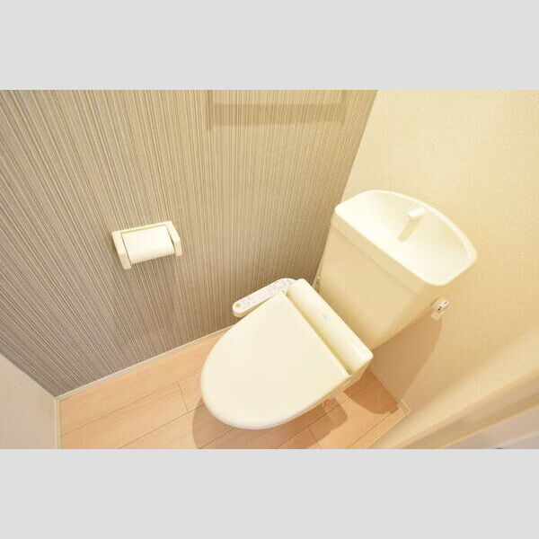 トイレ (温水洗浄暖房便座)