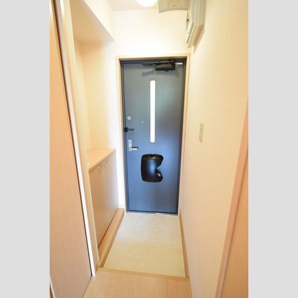 玄関 (玄関スペース)