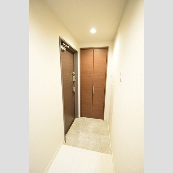 玄関 (玄関スペース)