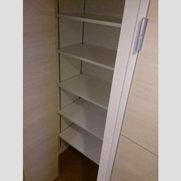 玄関 (玄関収納スペース)