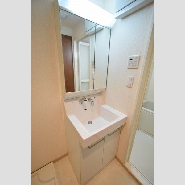 洗面所 (洗髪洗面化粧台)