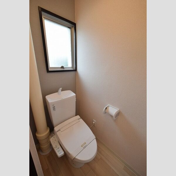 トイレ (トイレ)