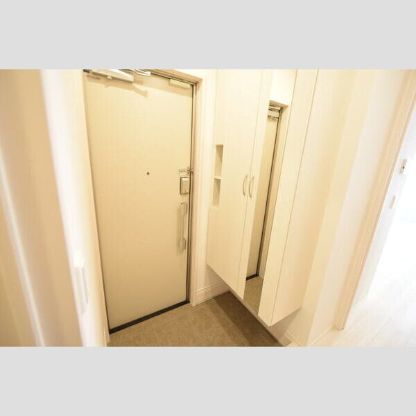 玄関 (玄関スペース)