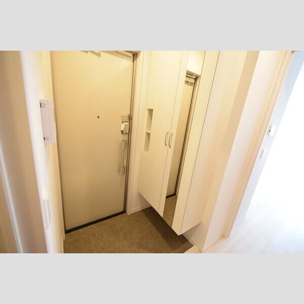 玄関 (玄関スペース)