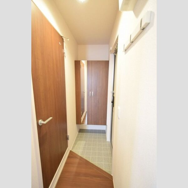 玄関 (玄関スペース)