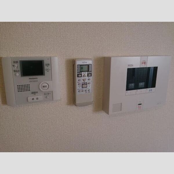 その他設備 (TVモニター付インターホン/SECOM機械警備)