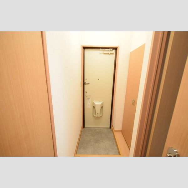 玄関 (玄関スペース)