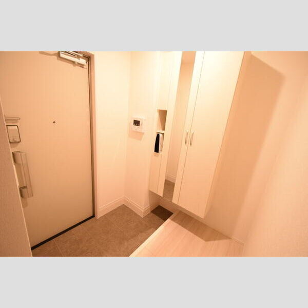 玄関 (玄関スペース)