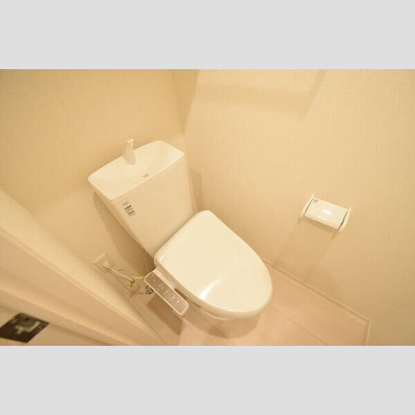 トイレ (温水洗浄暖房便座)