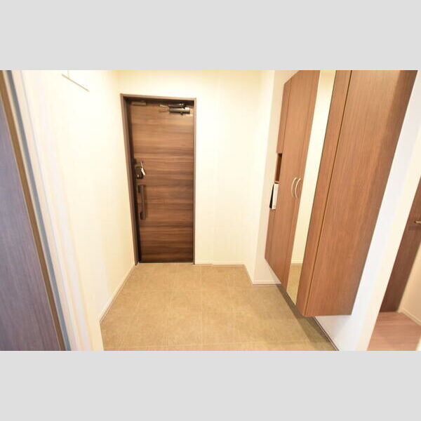 玄関 (玄関スペース)