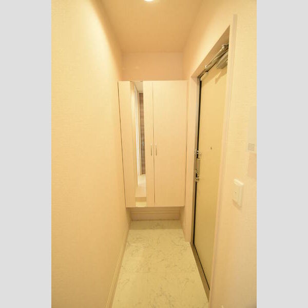 玄関 (玄関スペース)