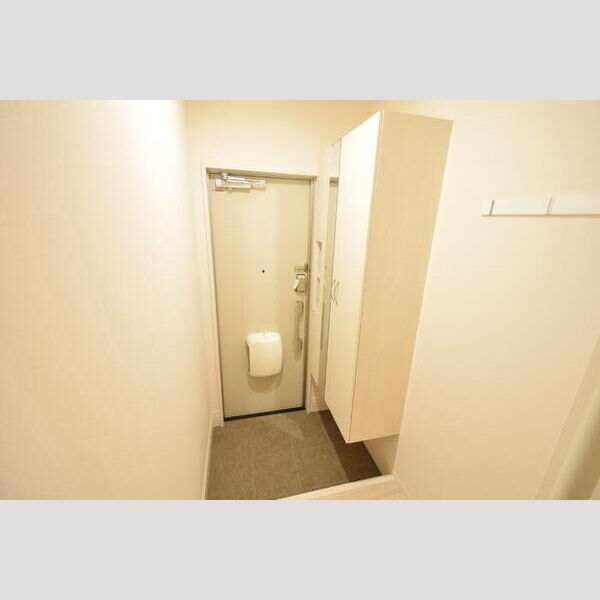 玄関 (玄関スペース)