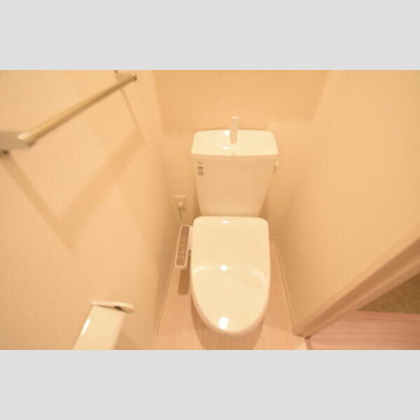 トイレ (温水洗浄暖房便座)