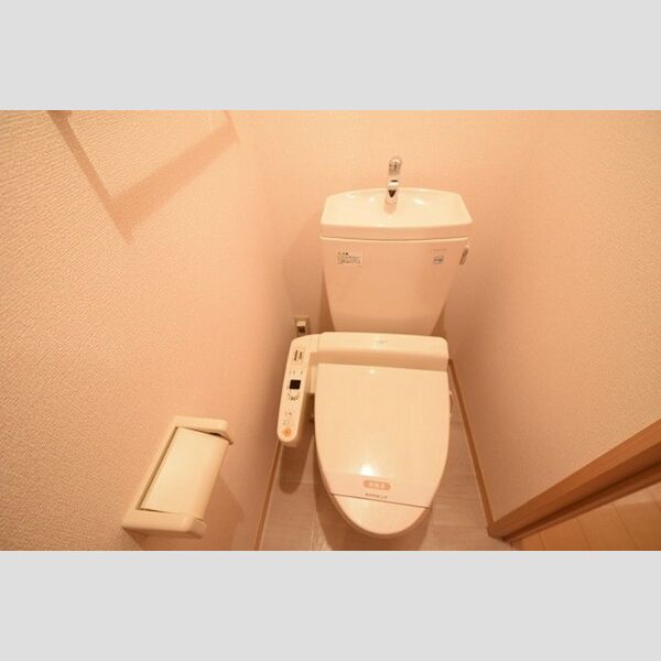 トイレ (トイレ)