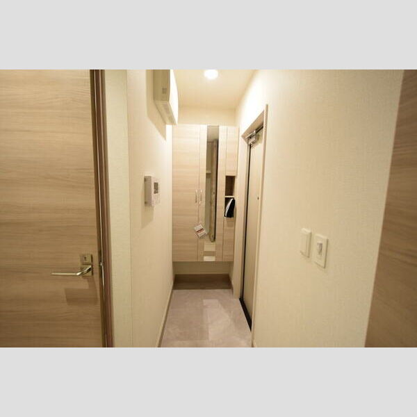 玄関 (玄関スペース)