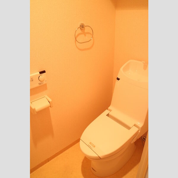 トイレ (トイレ)