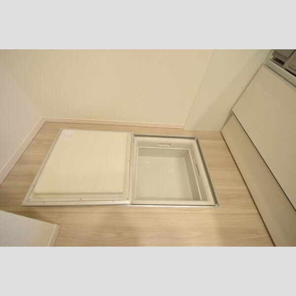 その他 (床下収納)