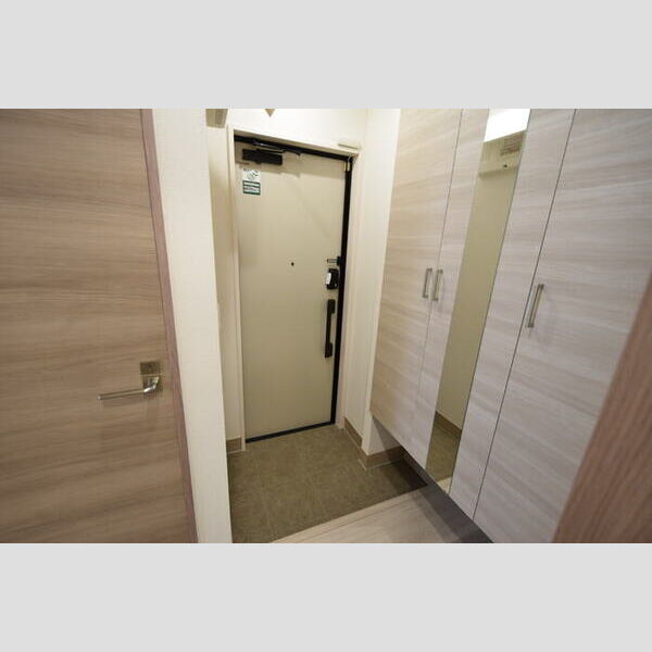 玄関 (玄関スペース)