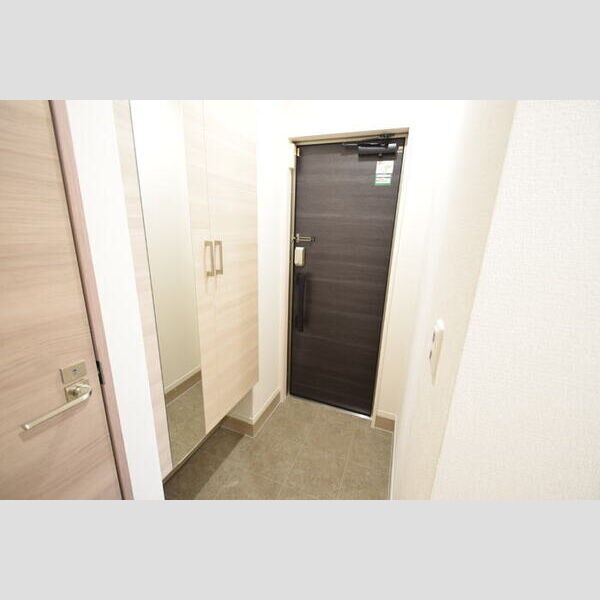 玄関 (玄関スペース)