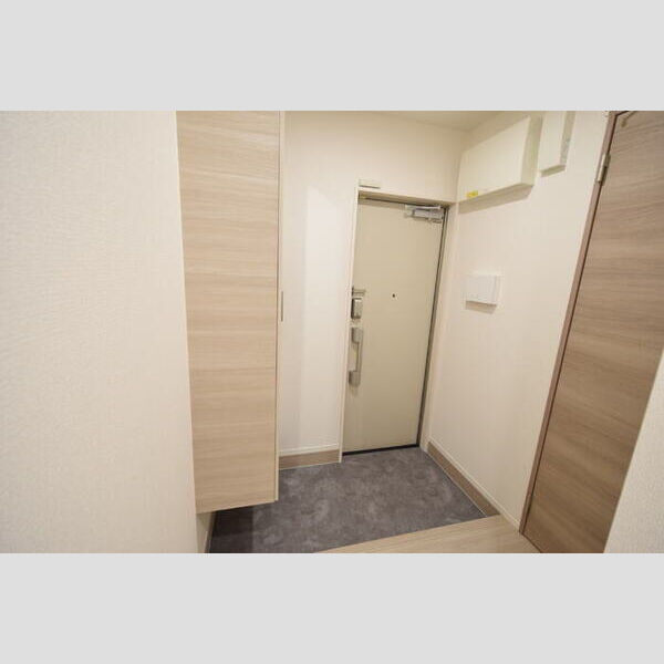 玄関 (玄関スペース)