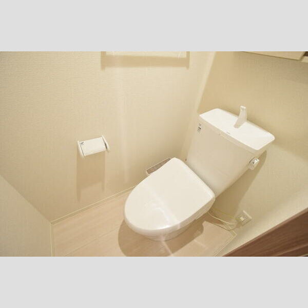 トイレ (温水洗浄暖房便座)