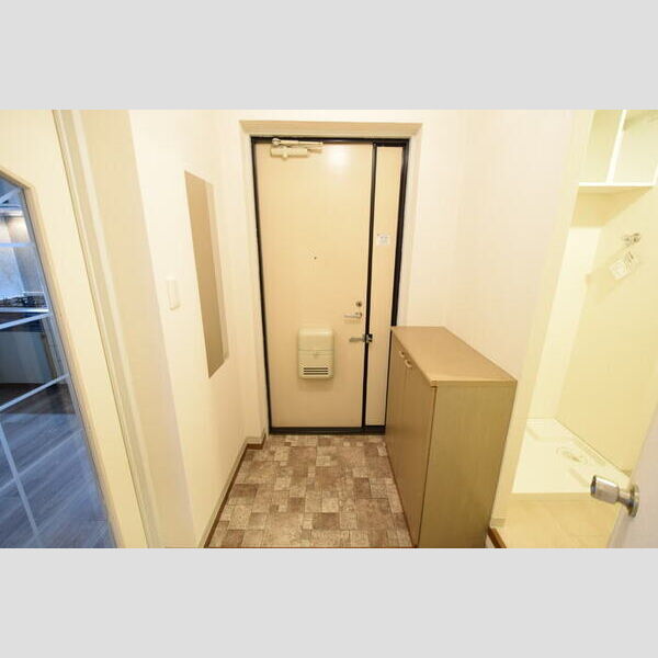 玄関 (玄関スペース)