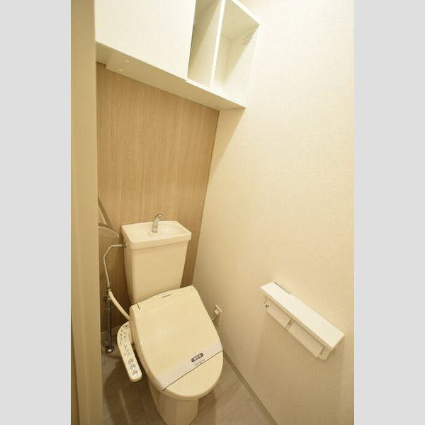 トイレ (温水洗浄暖房便座)