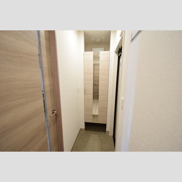 玄関 (玄関スペース)