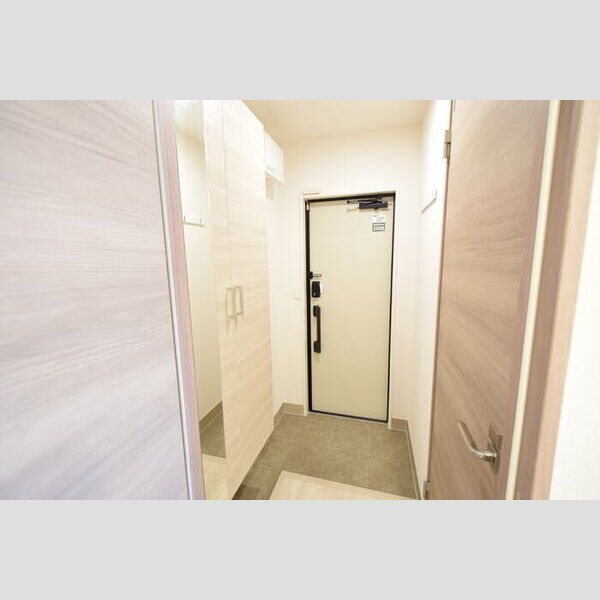 玄関 (玄関スペース)