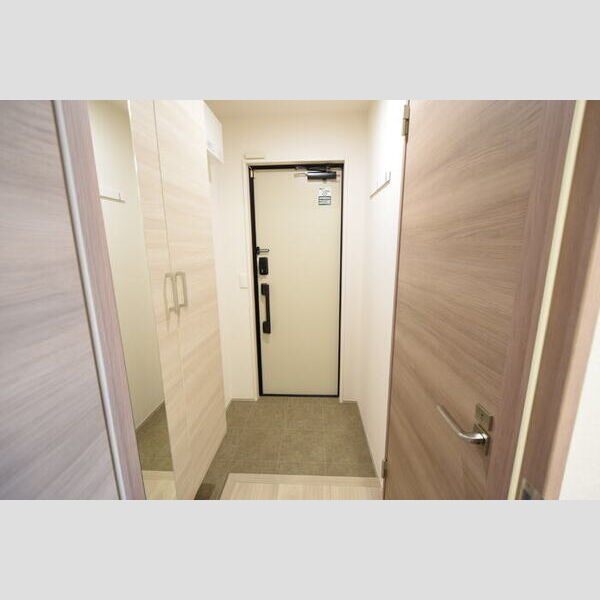 玄関 (玄関スペース)