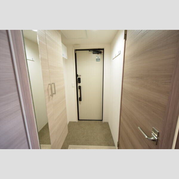 玄関 (玄関スペース)