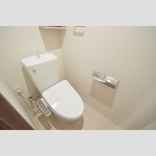 トイレ (温水洗浄暖房便座)