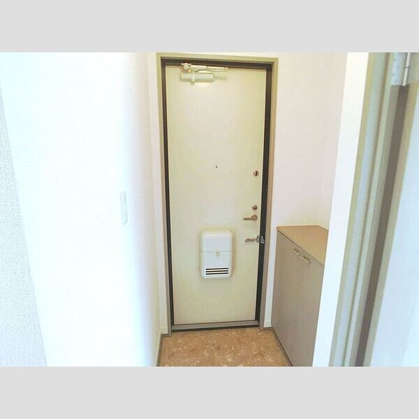 玄関 (玄関スペース)