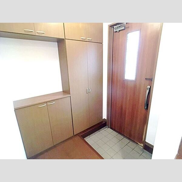 玄関 (玄関スペース)