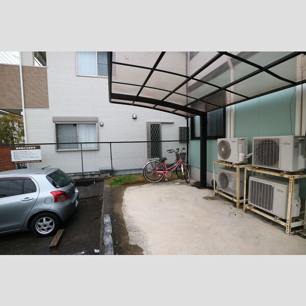 現地周辺 (駐輪場)