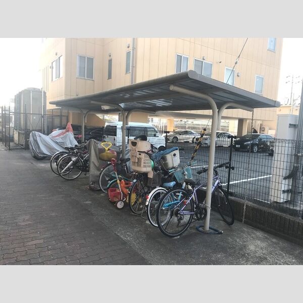 現地周辺 (駐輪場)