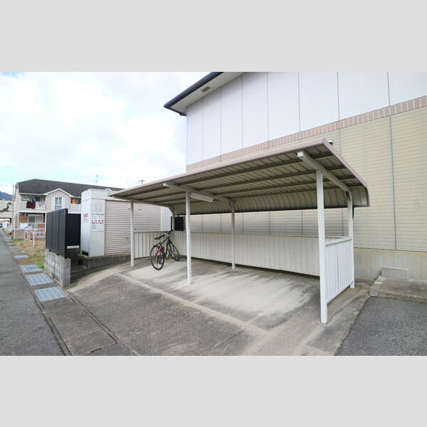 現地周辺 (駐輪場)