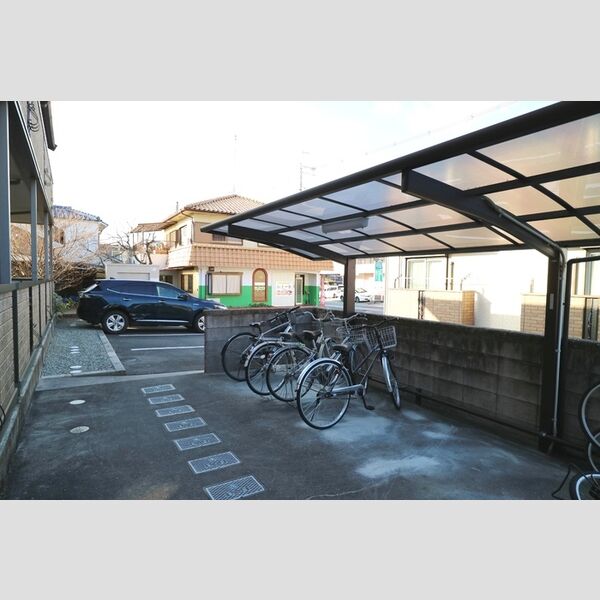 現地周辺 (駐輪場)