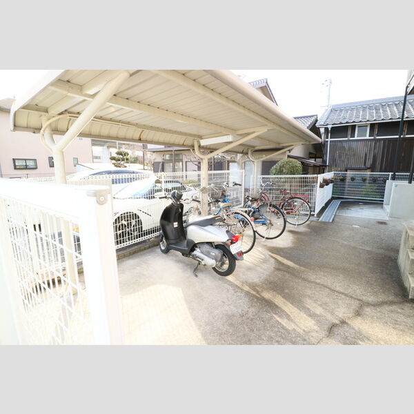 現地周辺 (駐輪場)