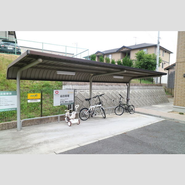 現地周辺 (駐輪場)