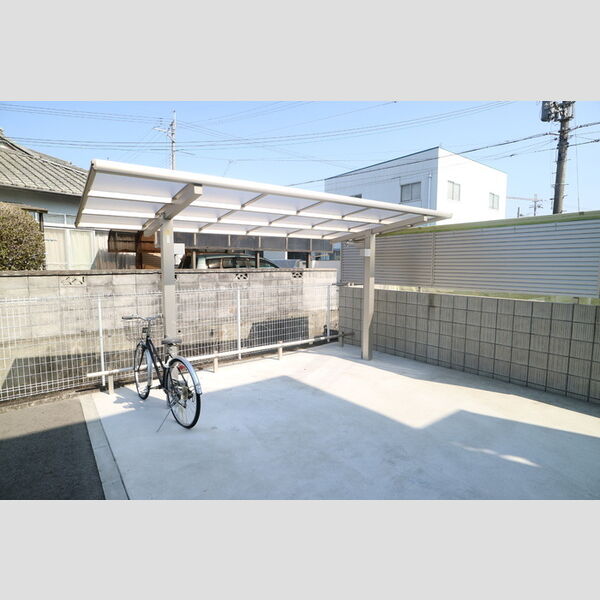 現地周辺 (駐輪場)