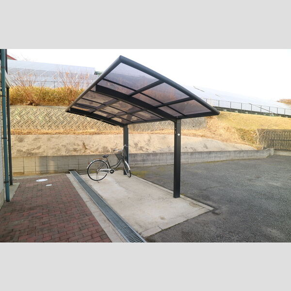 現地周辺 (駐輪場)