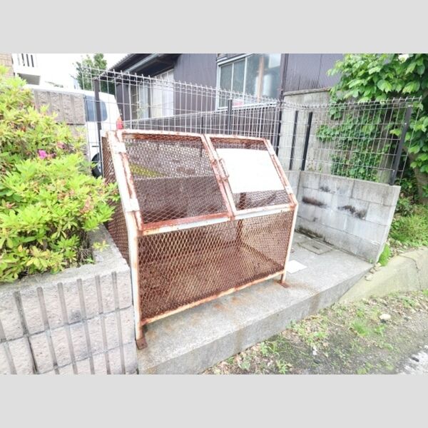 現地周辺 (ゴミ置き場)